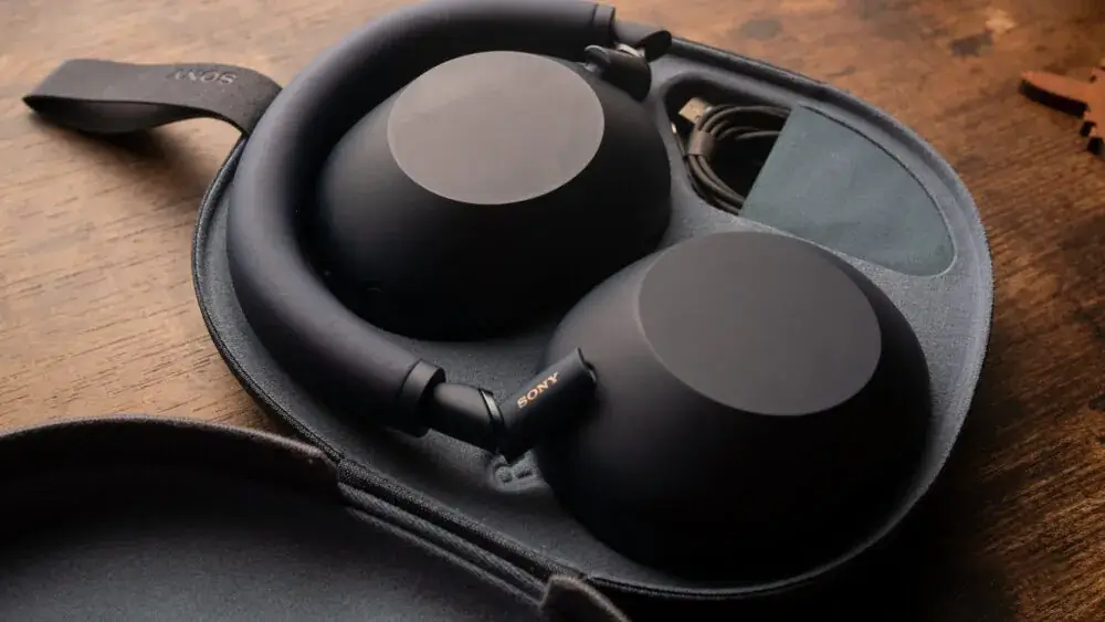 Sony-WH-1000XM6-3